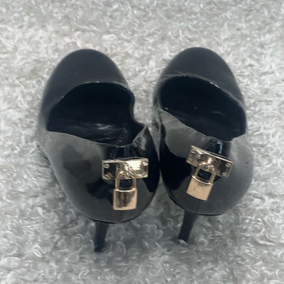 Louis Vuitton Black Patent Leather Lock It Round Toe Pumps - Picture 5 of 12